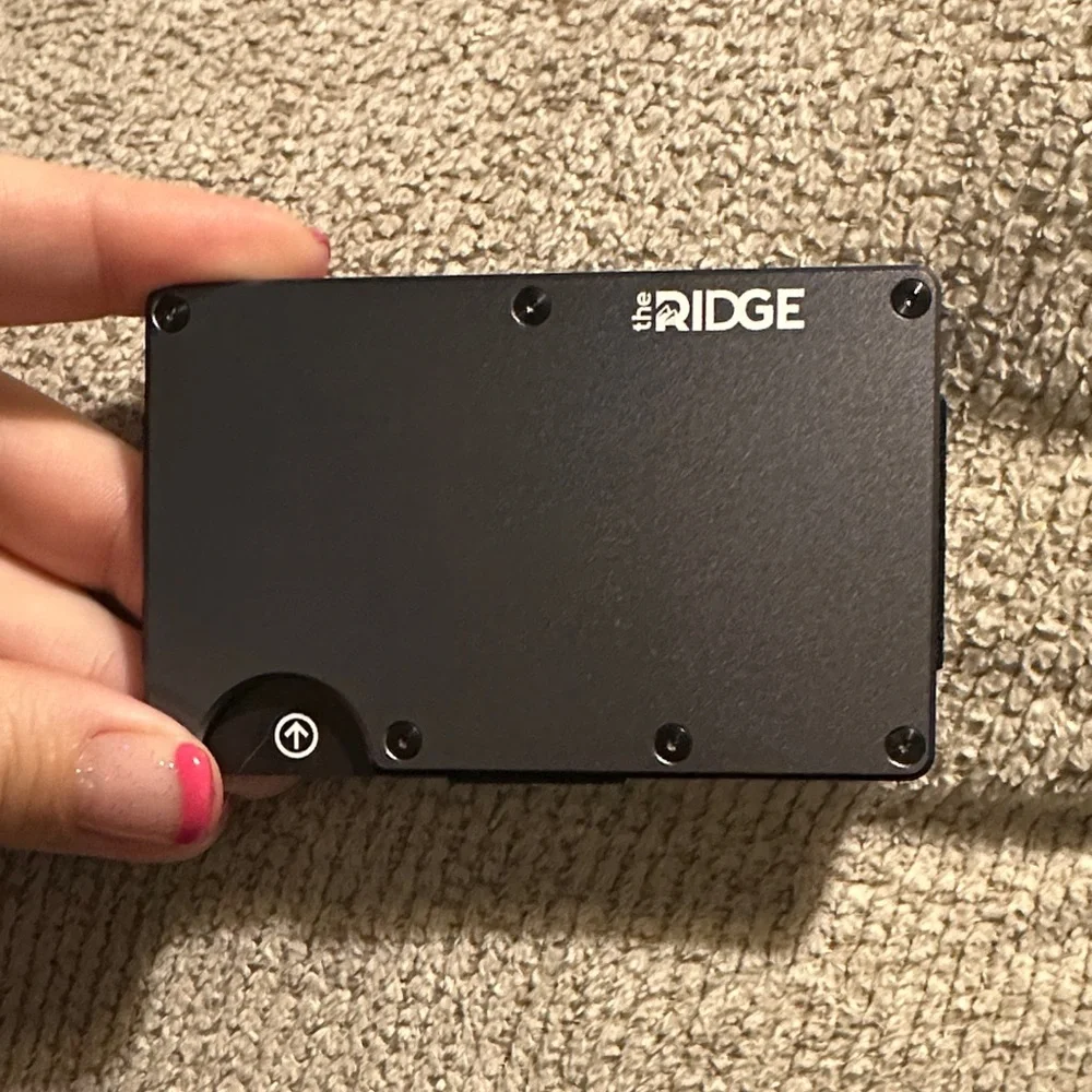 Ridge Metal Wallet with Accessories